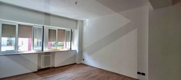 3-salle Appartement à Bari, Italy No. 20608 7