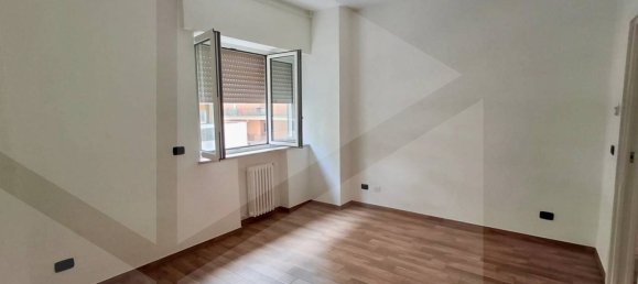 3-salle Appartement à Bari, Italy No. 20608 15