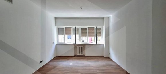 3-salle Appartement à Bari, Italy No. 20608 5