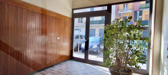 3-salle Appartement à Bari, Italy No. 20608 3