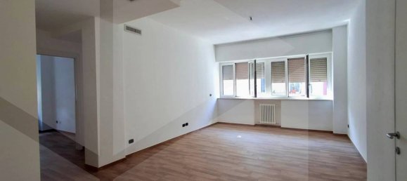 3-salle Appartement à Bari, Italy No. 20608 6
