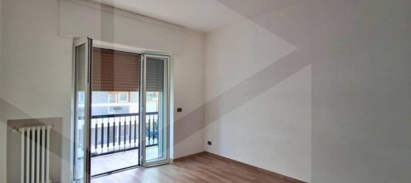 3-salle Appartement à Bari, Italy No. 20608 10