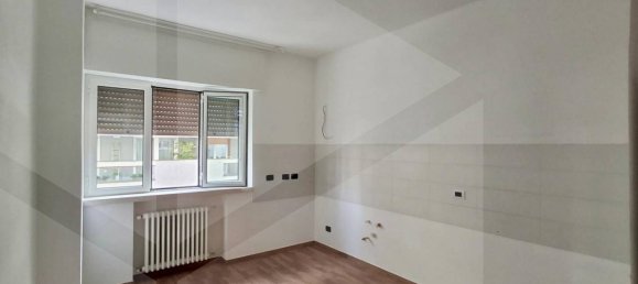 3-salle Appartement à Bari, Italy No. 20608 21