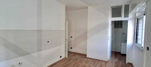 3-salle Appartement à Bari, Italy No. 20608 20