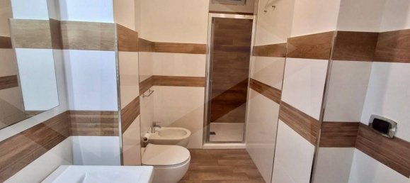 3-salle Appartement à Bari, Italy No. 20608 18