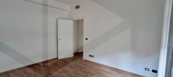 3-salle Appartement à Bari, Italy No. 20608 11