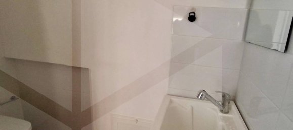 3-salle Appartement à Bari, Italy No. 20608 22