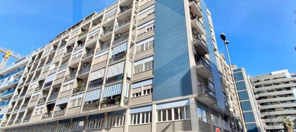 3-salle Appartement à Bari, Italy No. 20608 23