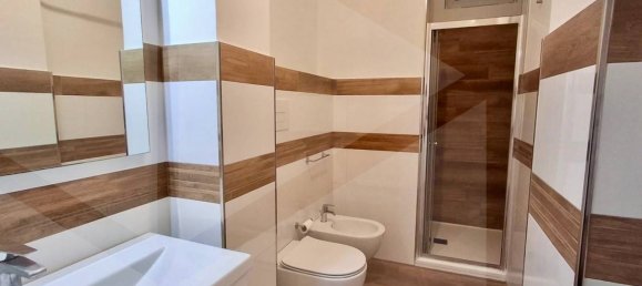 3-salle Appartement à Bari, Italy No. 20608 16