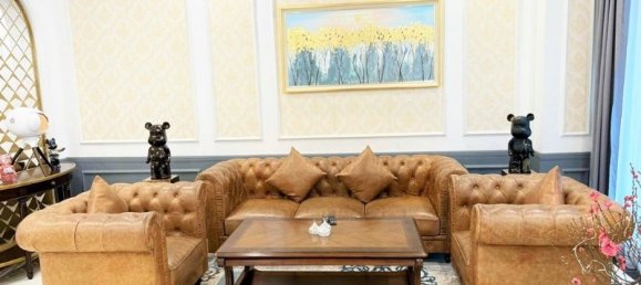 Villa de 4 dormitorios en Long Bien, Vietnam No. 583 3