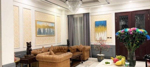 Villa de 4 dormitorios en Long Bien, Vietnam No. 583 2