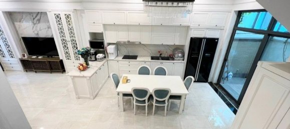 Villa de 4 dormitorios en Long Bien, Vietnam No. 583 4