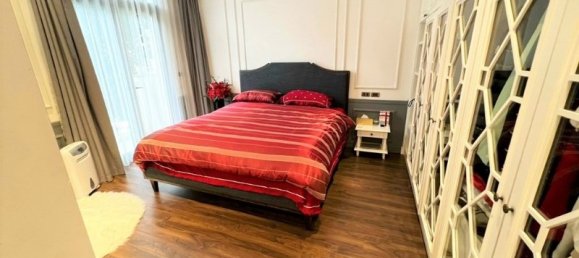 Villa de 4 dormitorios en Long Bien, Vietnam No. 583 7