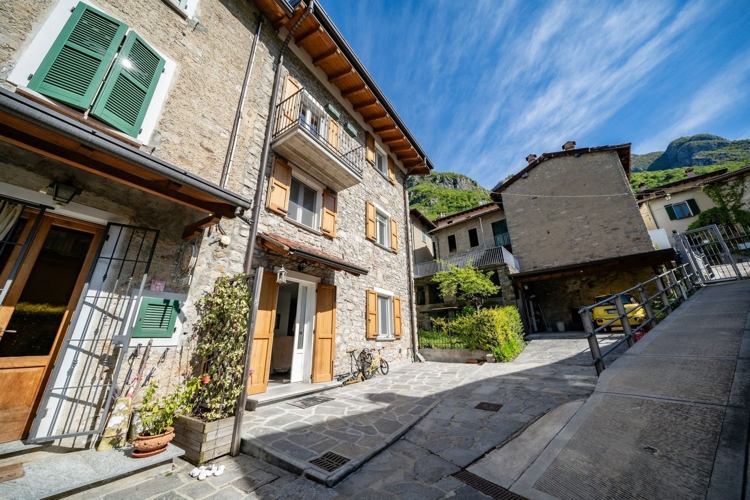 5غرفة منزل في Mandello del Lario, Italy رقم 272427