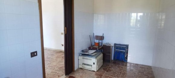 6-salle Appartement à Arezzo, Italy No. 300297 3