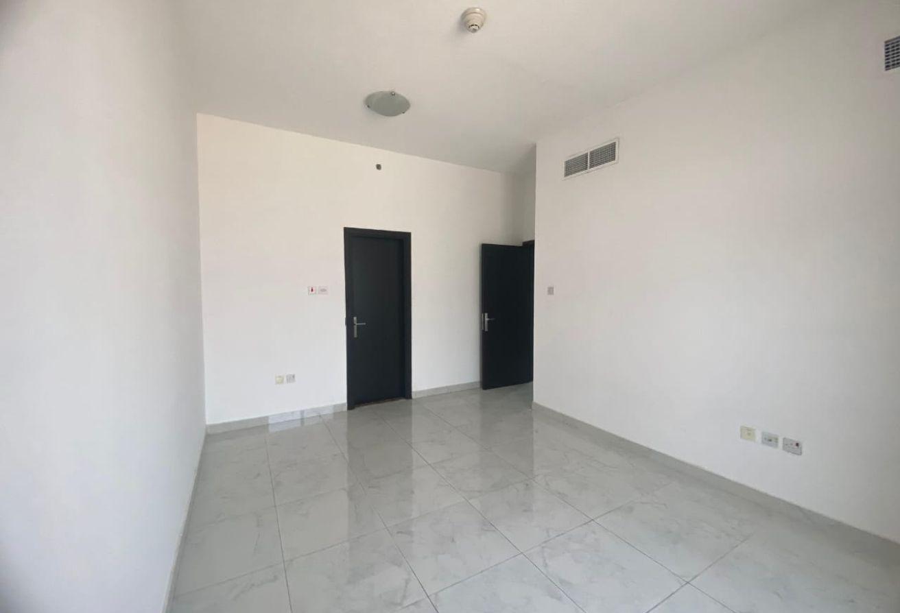 Apartamento T1 em Al Raqaib, UAE N.º 112841