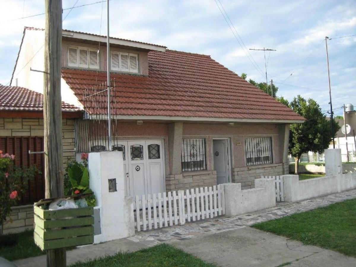 3 bedrooms House in Mar del Plata, Argentina No. 100859