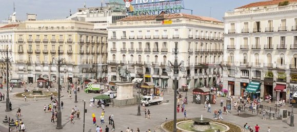 Apartamento de 3 dormitorios en Madrid, Spain No. 127734 7