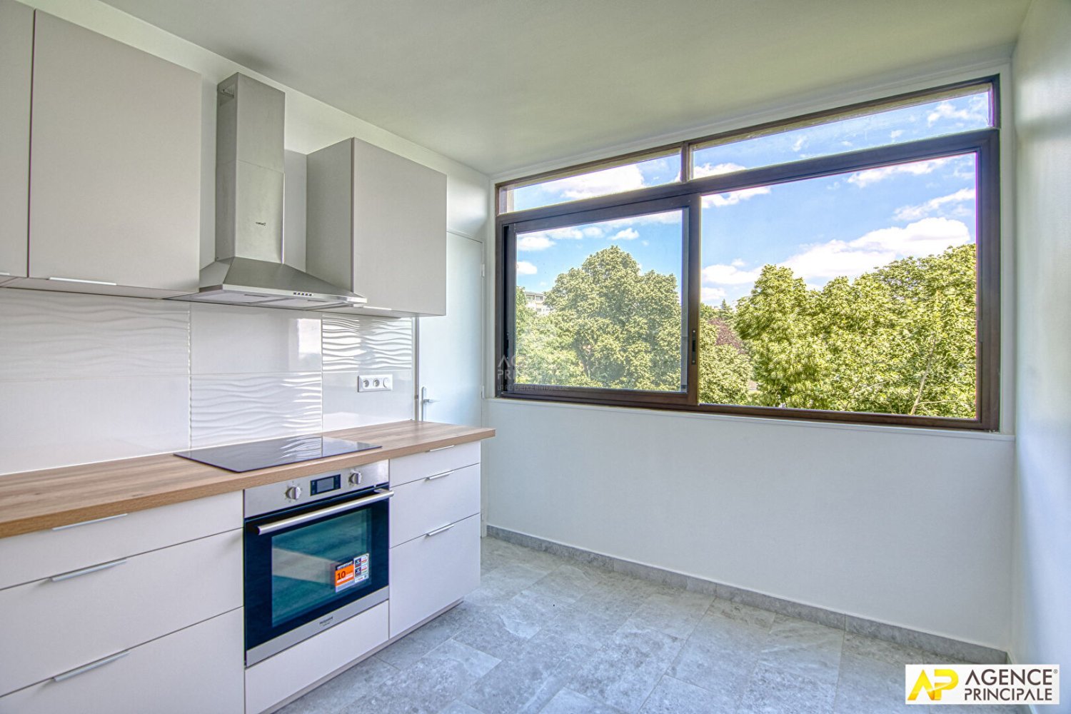 3 Schlafzimmer Wohnung in Saint-Germain-en-Laye, France, Nr. 164689