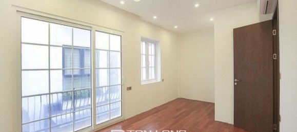 Villa de 5 dormitorios en Tay Ho, Vietnam No. 959 6