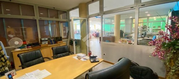 Склад 830м² в Томболо, Италия № 334734 15