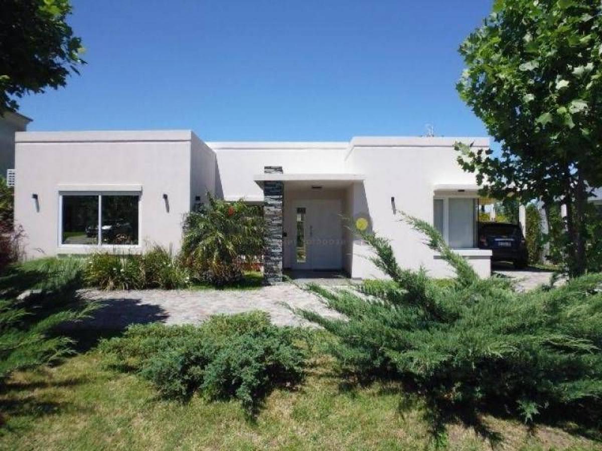 4 Schlafzimmer Haus in Berazategui, Argentina, Nr. 51707