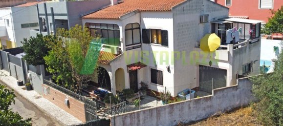 3 bedrooms Villa in Portimao, Portugal No. 250584 2