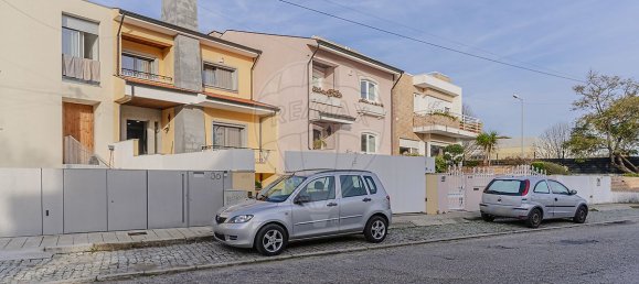 4 bedrooms House in Senhora da Hora, Portugal No. 24075 4