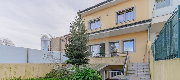 4 bedrooms House in Senhora da Hora, Portugal No. 24075 2