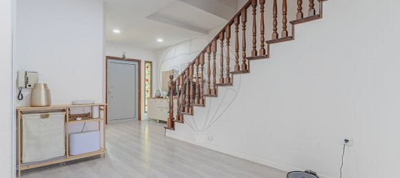 4 bedrooms House in Senhora da Hora, Portugal No. 24075 3