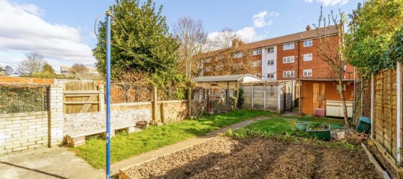 3 bedrooms Commercial property in Feltham, United Kingdom No. 9800 9