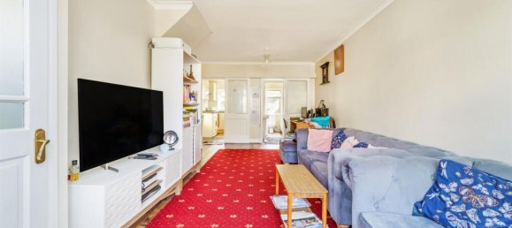 3 bedrooms Commercial property in Feltham, United Kingdom No. 9800 2