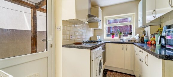 3 bedrooms Commercial property in Feltham, United Kingdom No. 9800 3