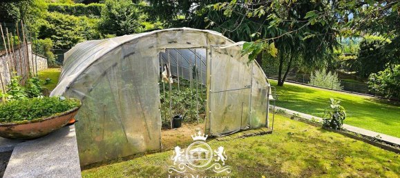 5 Schlafzimmer Villa in Arizzano, Italy, Nr. 135943 3