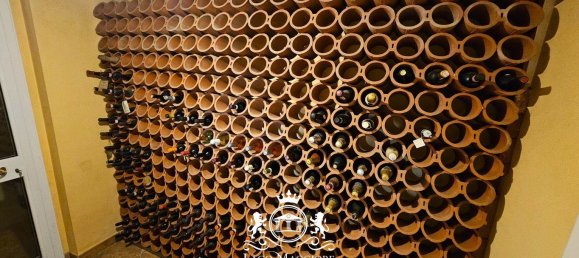 5 Schlafzimmer Villa in Arizzano, Italy, Nr. 135943 10