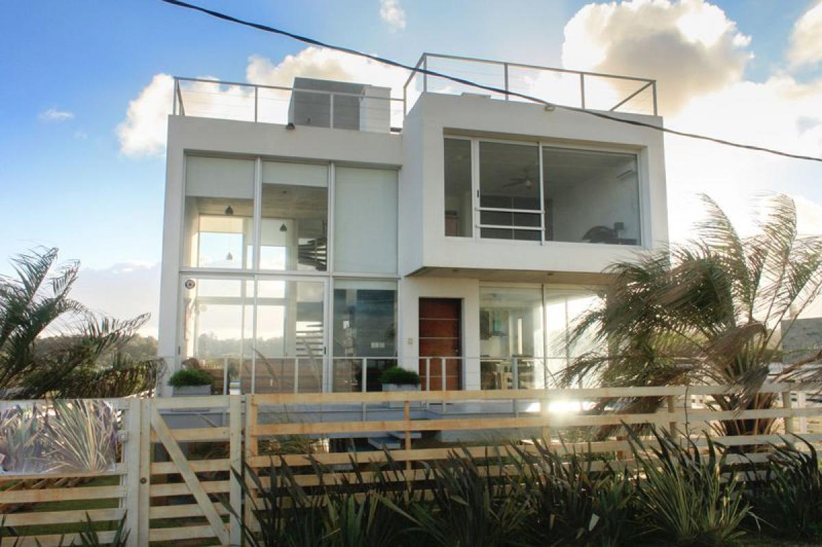 4 bedrooms House in Maldonado, Uruguay No. 7631