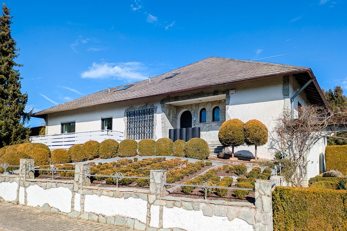 Villa de 12 habitaciónes en Odenwaldkreis, Germany No. 30758