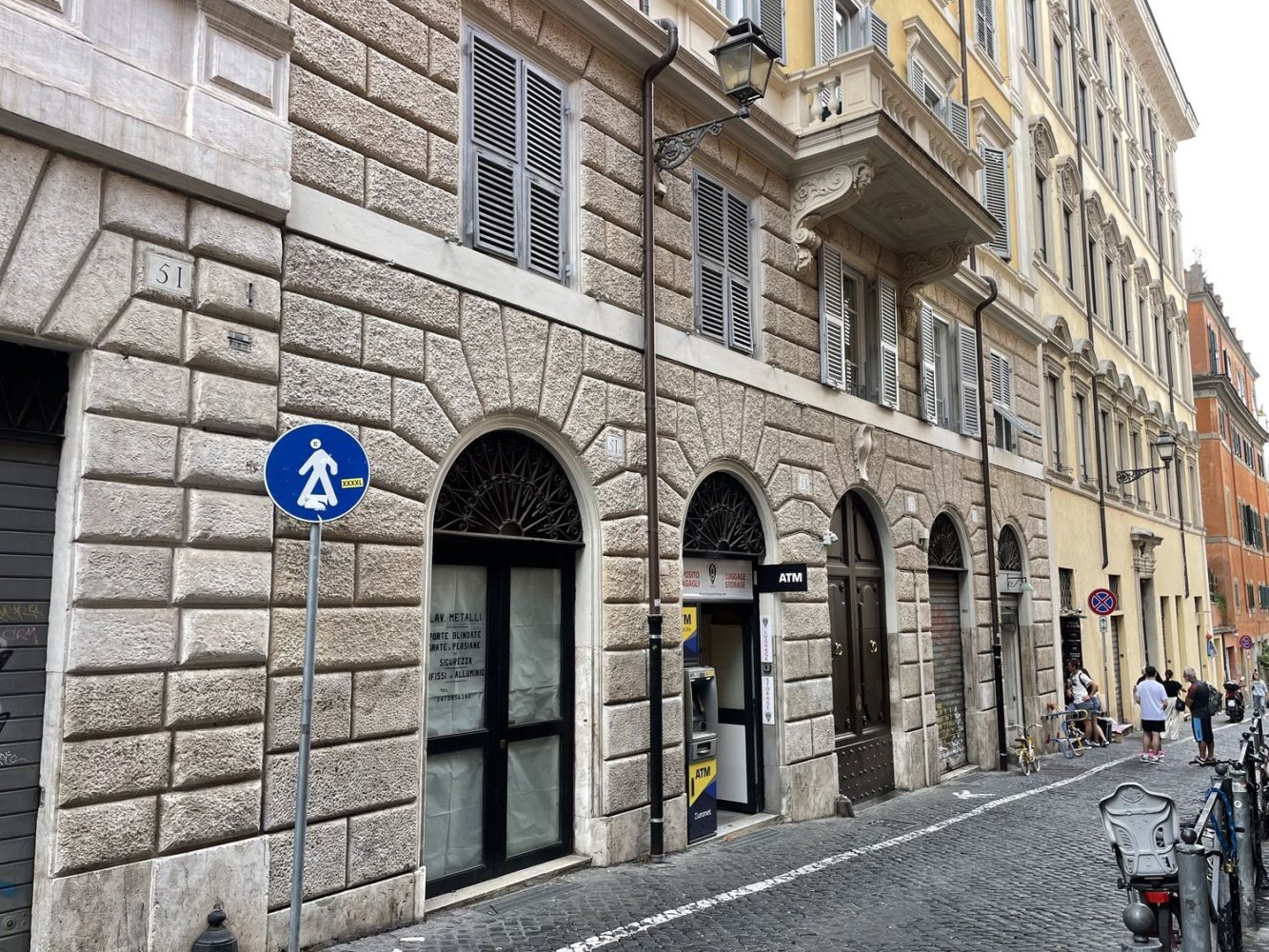 3 rooms Apartment in Rome, Italy No. 32261