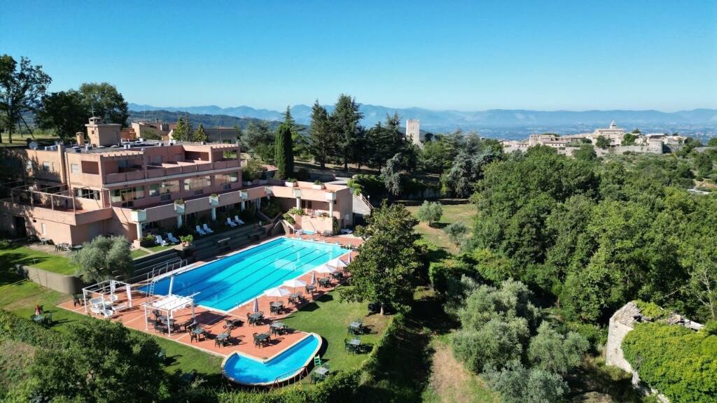 Hotel de 16 dormitorios en Arpino, Italy No. 31221