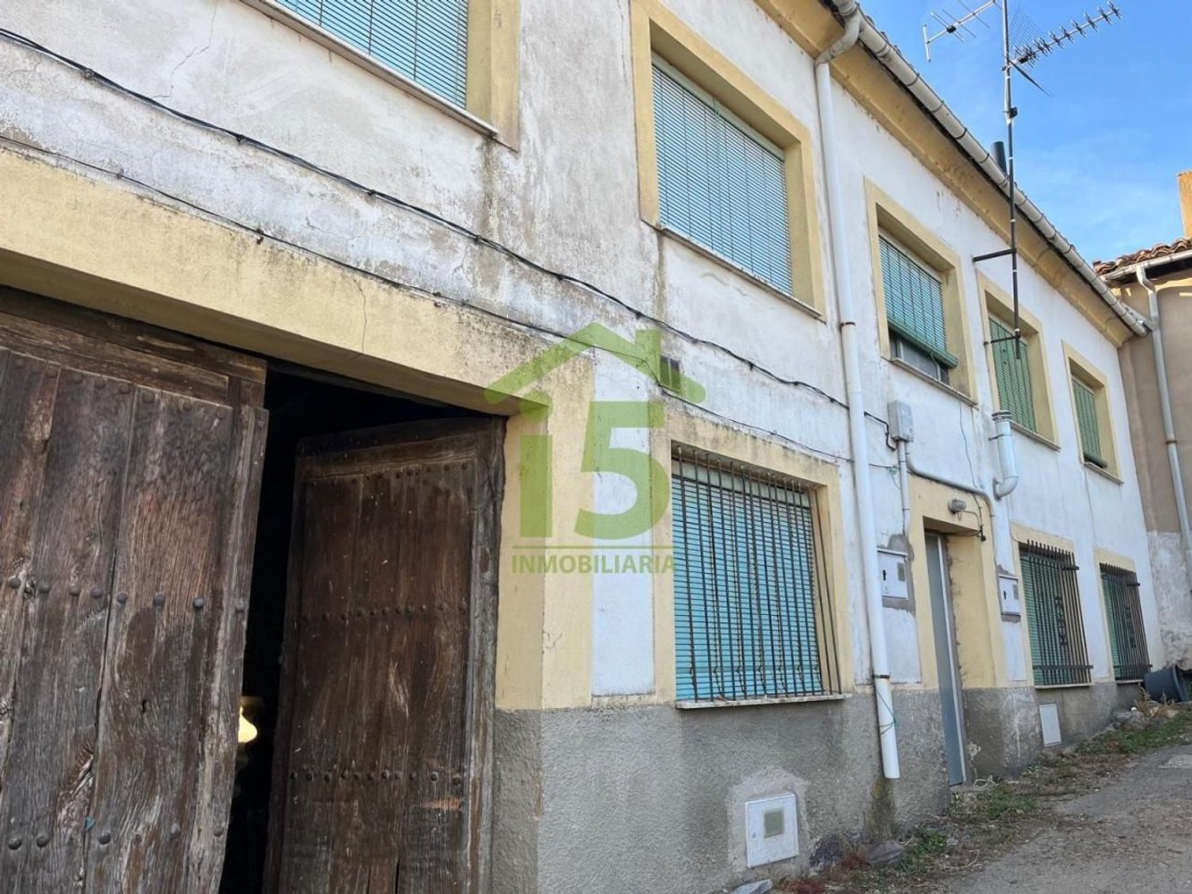 Casa de 5 dormitorios en Soto Y Amio, Spain No. 53796