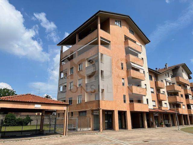 3 bedrooms Penthouse in Arcore, Italy No. 220132