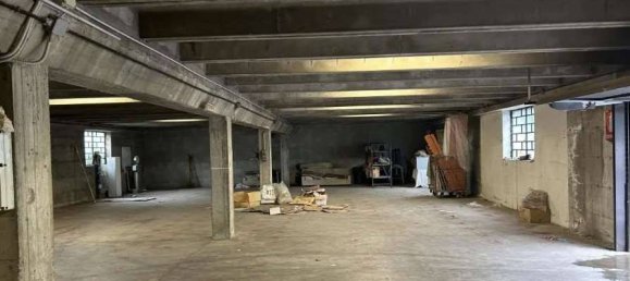 1 room Warehouse in Vertemate con Minoprio, Italy No. 350125 2