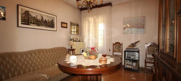 4 rooms House in Alba, Italy No. 277852 7