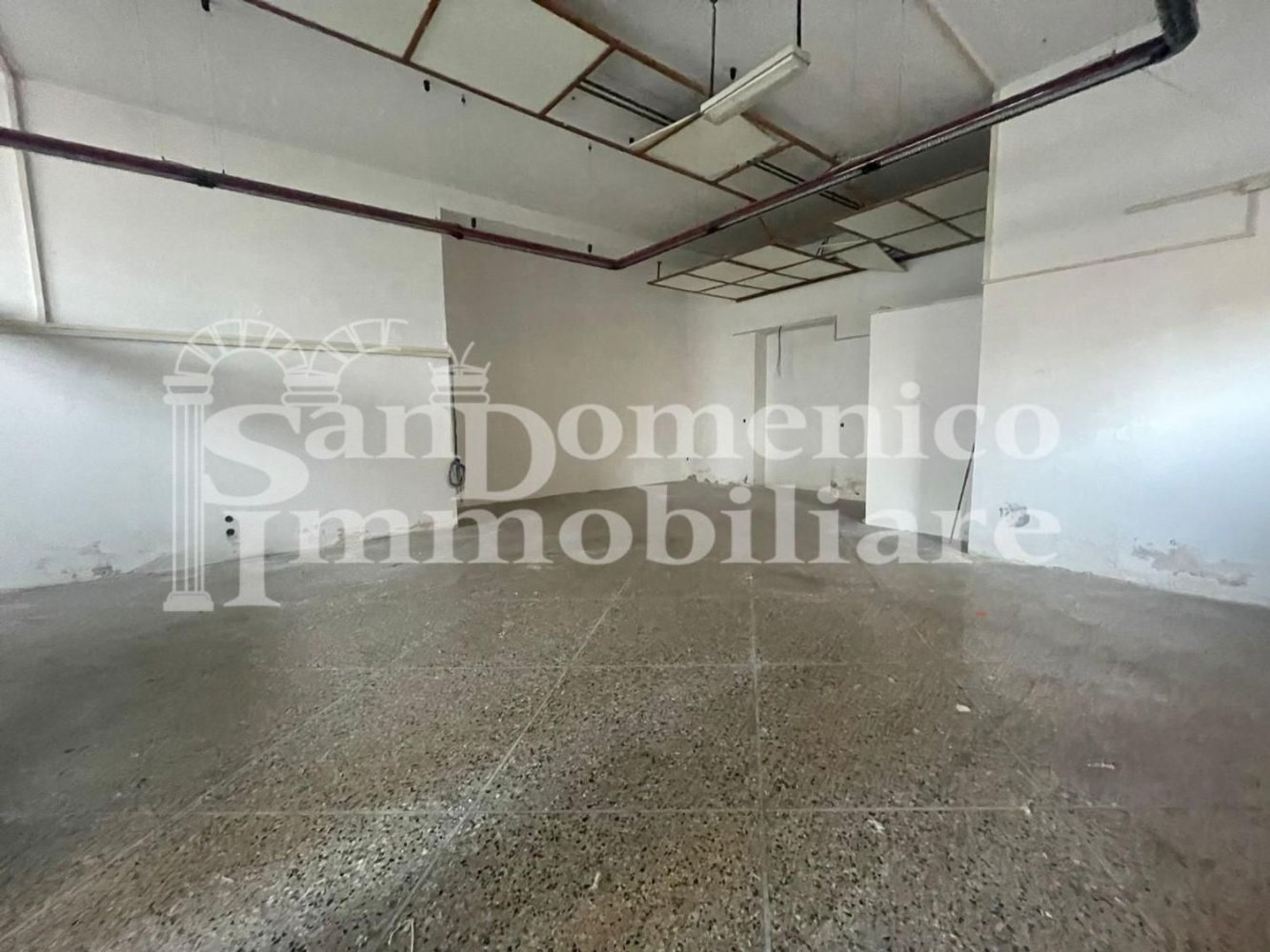 230m² Commercial property in Cascina, Italy No. 149342