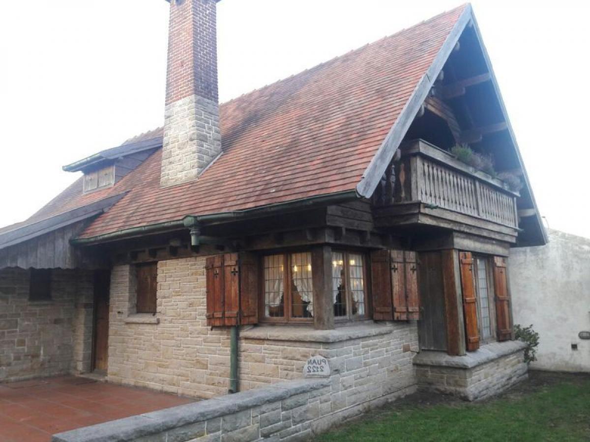 5 bedrooms House in Mar del Plata, Argentina No. 90467