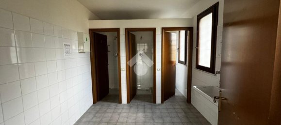 1غرفة مستودع في Rubiera, Italy رقم 18229 11