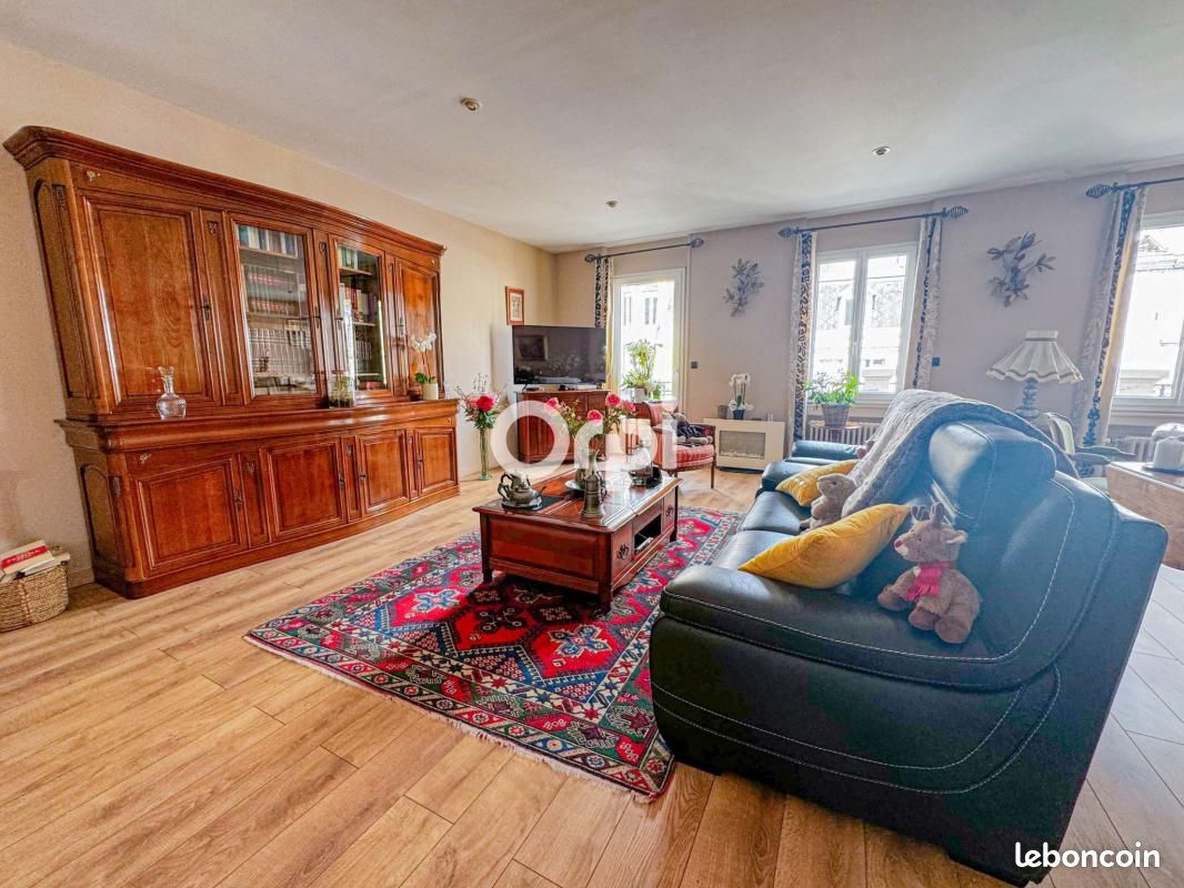 4 غرف نوم شقة في Saint-Quentin, France رقم 237649