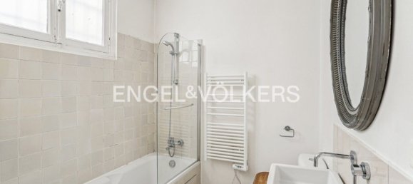 4 bedrooms Apartment in Paris, France No. 174602 9