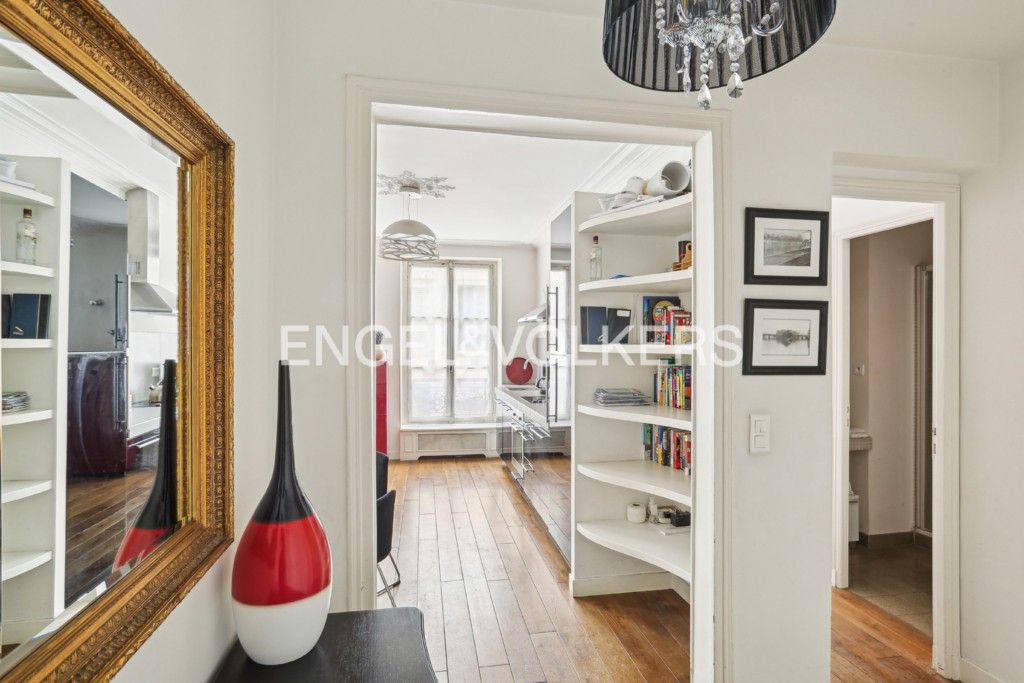 4 bedrooms Apartment in Paris, France No. 174602