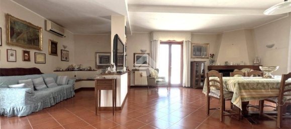 4 bedrooms Apartment in Casoria, Italy No. 279302 8